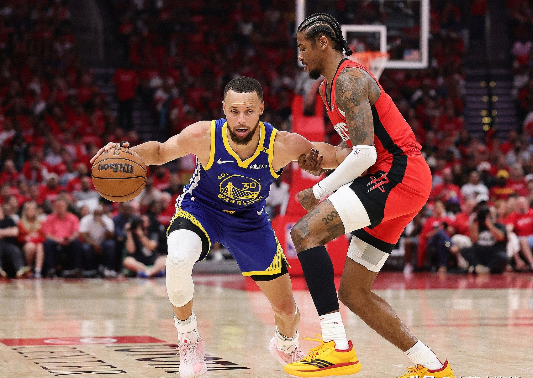 九游J9（中国）-里程碑夜休斯敦火箭队长鼓劲，NBA季后赛冲刺阶段刷纪录，震撼外界，身体对抗强度拉满的简单介绍